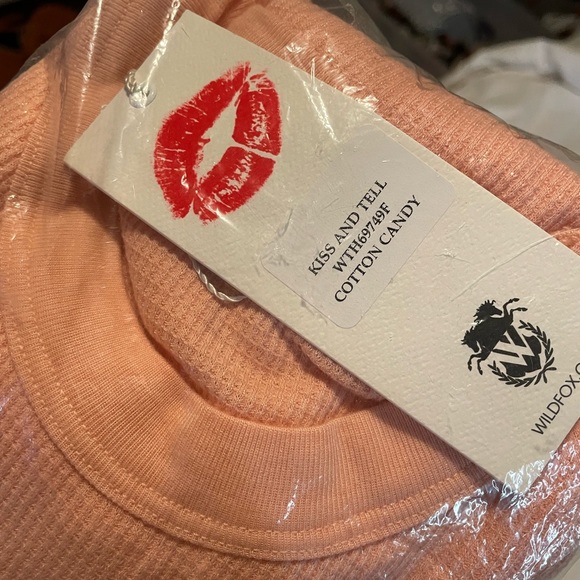 BOGO 💖 NWT Wildfox Longsleeve “Kiss and Tell” - Picture 4 of 4